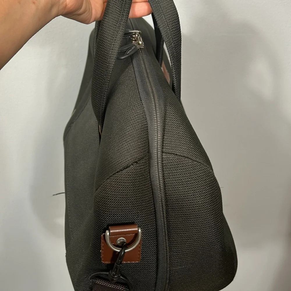 Voyager Luggage Hand Carry/ Shoulder Bag Army Green